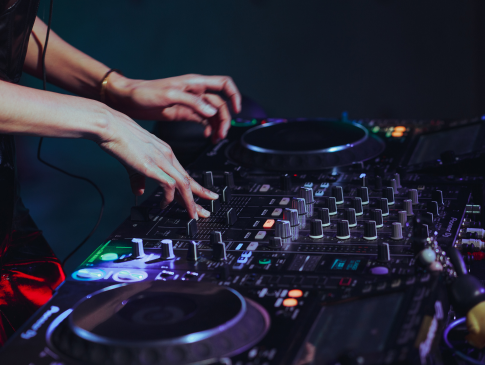 Live DJ